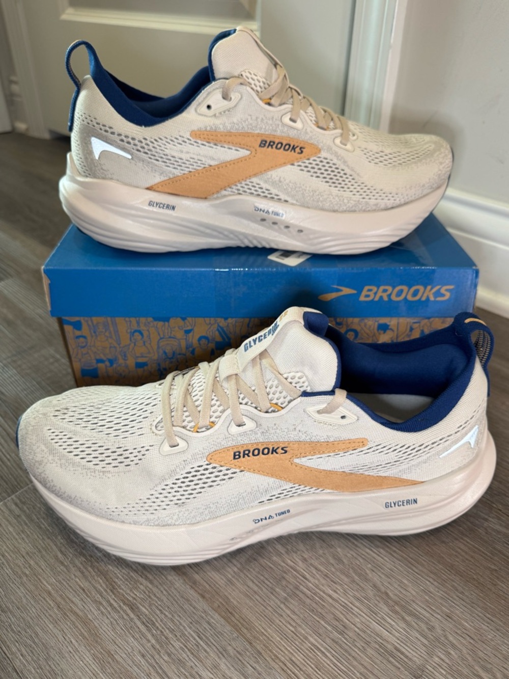 Brooks Adrenaline GTS 24 Alloy White Gold Fusion Athletic Running Sneakers